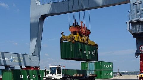 Cước vận tải container tăng "phi mã": Doanh nghiệp xuất khẩu băn khoăn đi tiếp hay dừng lại?