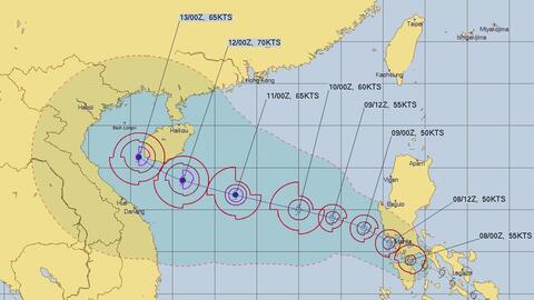 CẬP NHẬT: Bão giật cấp 12 hướng vào Bắc miền Trung; mưa lớn tới 350mm