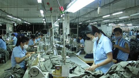 Doanh thu của nhiều “ông lớn” dệt may giảm mạnh vì giãn cách kéo dài