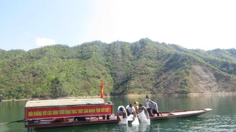 Thuận Châu: Bổ sung, tái tạo nguồn thủy sản lòng hồ thủy điện Sơn La