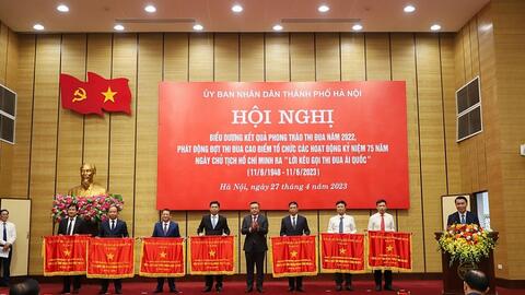 Khen thưởng các đơn vị tiêu biểu trong phong trào thi đua yêu nước