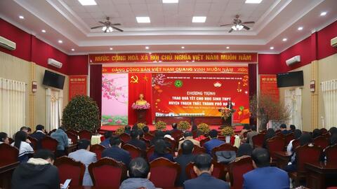 Tết đong đầy ấm áp với học sinh nghèo huyện Thạch Thất