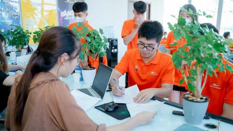 Đỗ Đại học: Niềm vui của tân sinh viên, nỗi lo của cha mẹ