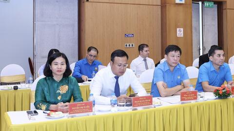 Bế giảng lớp bồi dưỡng nghiệp vụ cho cán bộ Công đoàn Lào