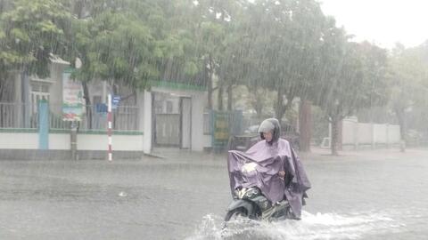 Mưa lớn ở nhiều nơi, nguy cơ lũ quét tại 13 tỉnh