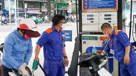 Giá xăng dầu cùng tăng, có loại tăng hơn 400 đồng/lít