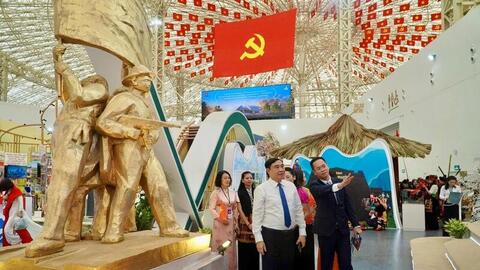 Tỉnh Điện Biên tham gia Triển lãm thành tựu đất nước