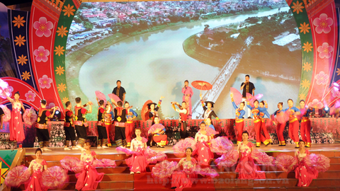 Lạng Sơn bắn pháo hoa tại sân khấu đường Hùng Vương chào mừng 2/9