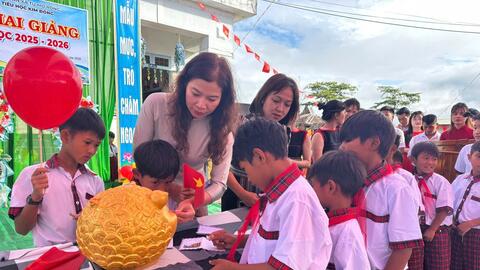 Trường vùng cao gây quỹ "tiếp sức" học sinh nghèo
