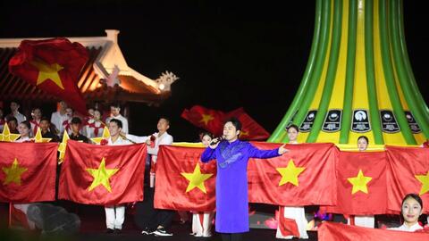 Sâu lắng chương trình nghệ thuật đặc biệt “Lời tri ân - Dòng sông hoa lửa”