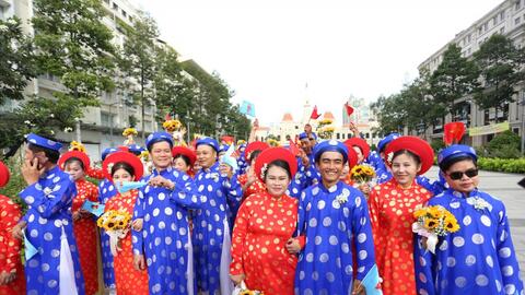 Hạnh phúc lễ cưới tập thể của 50 cặp đôi công nhân