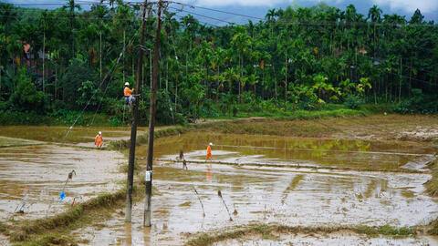 Miền Trung: Thêm gần 170.000 hộ dân được cấp điện trở lại sau mưa lũ