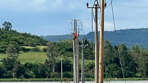 Đắk Lắk: 'Chạy đua' từng giờ để khôi phục điện cho người dân sau bão
