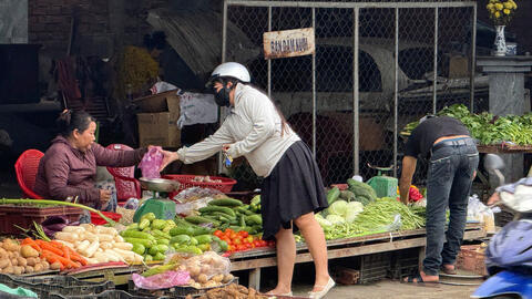 TP. Hồ Chí Minh: Nguồn cung giảm mạnh, thị trường rau xanh bị đẩy giá