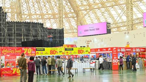Giảm giá sâu đến 80%, Hội chợ Mùa Xuân kích cầu mua sắm cuối năm