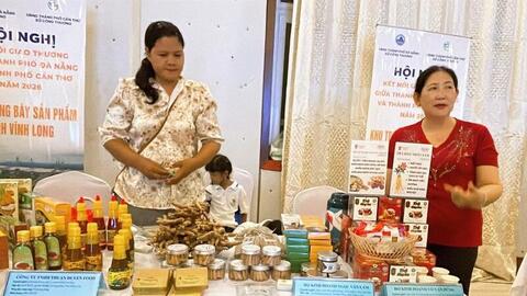 Chùm ảnh: Sản phẩm OCOP kết nối giao thương Cần Thơ - Đà Nẵng