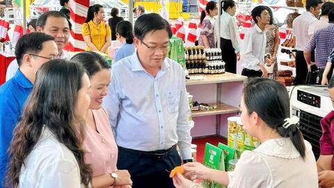 Vĩnh Long đẩy mạnh kết nối, nâng tầm sản phẩm OCOP vào siêu thị