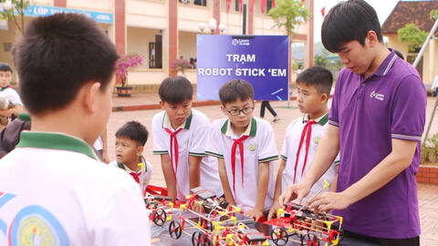 Sân chơi công nghệ cho học sinh nông thôn qua Ngày hội AI & Robotics