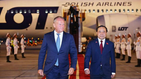 Thủ tướng Ba Lan Donald Tusk đến Hà Nội, thăm chính thức Việt Nam