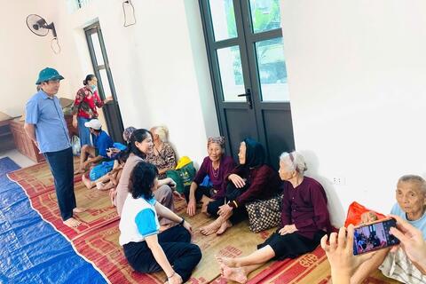 Hàng chục nghìn người dân ở Hà Nội bị cô lập do nước sông Cầu dâng cao