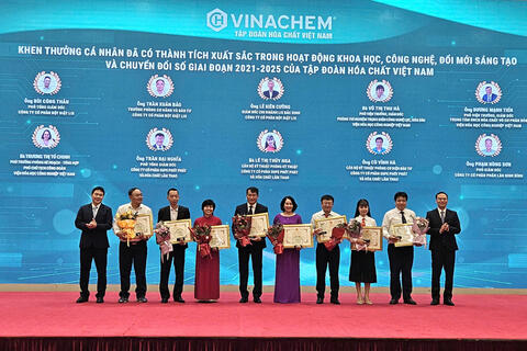 Vinachem vinh danh 10 tập thể tiêu biểu về khoa học công nghệ