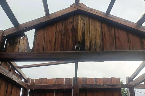 Đà Nẵng: Hàng chục ngôi nhà bị tốc mái do ảnh hưởng bão số 13