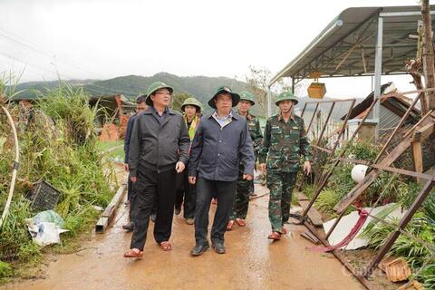 Phó Thủ tướng Hồ Quốc Dũng kiểm tra thiệt hại mưa lũ tại Lâm Đồng