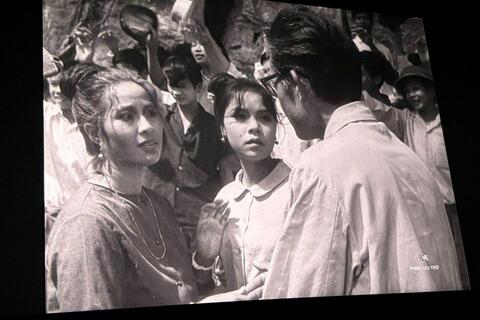 Vun đắp tình đoàn kết đặc biệt và mối quan hệ hữu nghị Việt - Lào