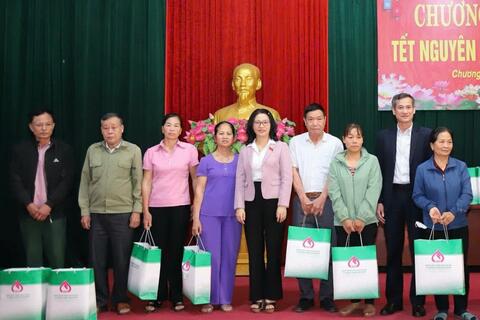 Học viện Nông nghiệp Việt Nam chăm lo Tết cho người khó khăn