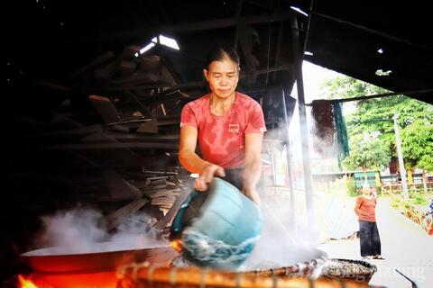 Làng hến hơn 300 tuổi ở Hà Tĩnh tất bật ngày nắng nóng