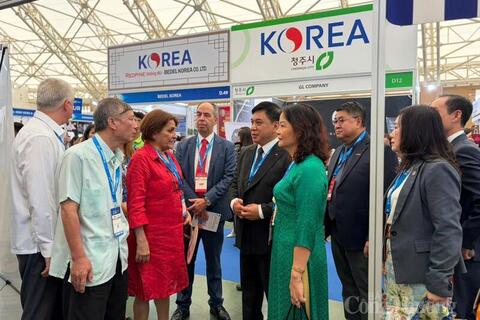 Chùm ảnh: Nhộn nhịp không khí kết nối B2B tại Vietnam Expo 2026