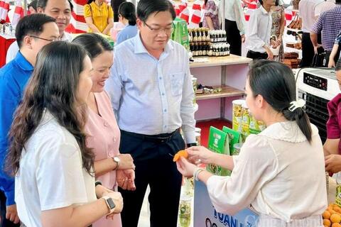 Vĩnh Long đẩy mạnh kết nối, nâng tầm sản phẩm OCOP vào siêu thị