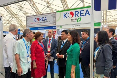 Chùm ảnh: Nhộn nhịp không khí kết nối B2B tại Vietnam Expo 2026