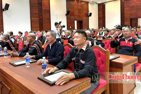 Đắk Lắk tôn vinh 220 già làng, trưởng thôn, người có uy tín