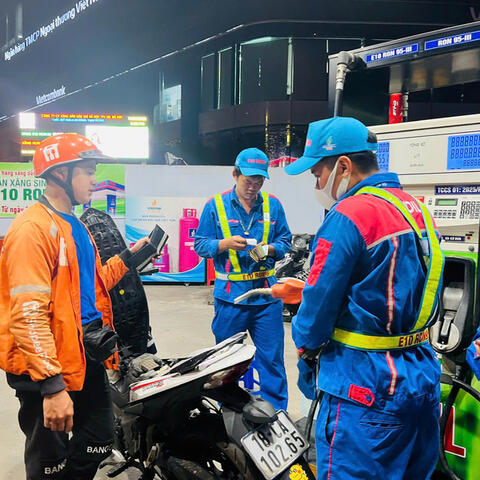 Giá xăng dầu hôm nay ngày 14/11/2025:  Tăng nhẹ