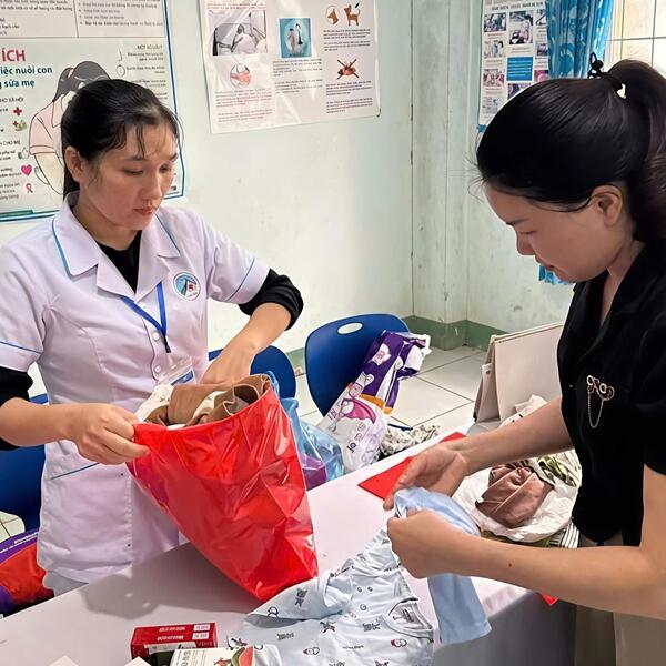 Tủ đồ sơ sinh 0 đồng: Điểm tựa ấm lòng giữa vùng cao Tu Mơ Rông