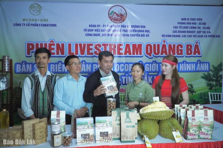 Chủ tịch xã Krông Búk livestream bán sầu riêng và sản phẩm OCOP