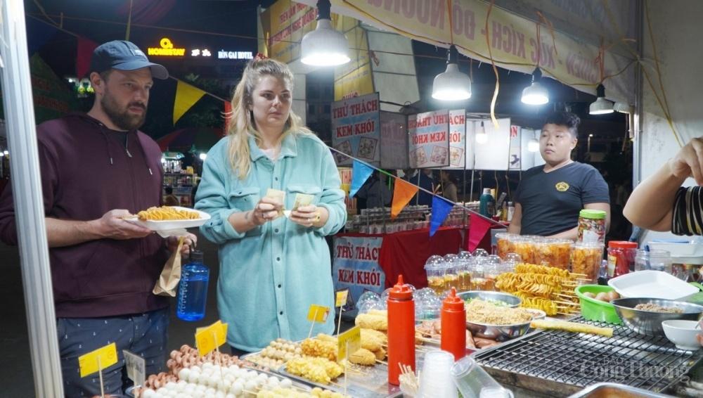Hội chợ không chỉ là nơi mua sắm mà còn là địa điểm để du khách khám phá 0542-hoi-cho-ocop-quang-ninh-18