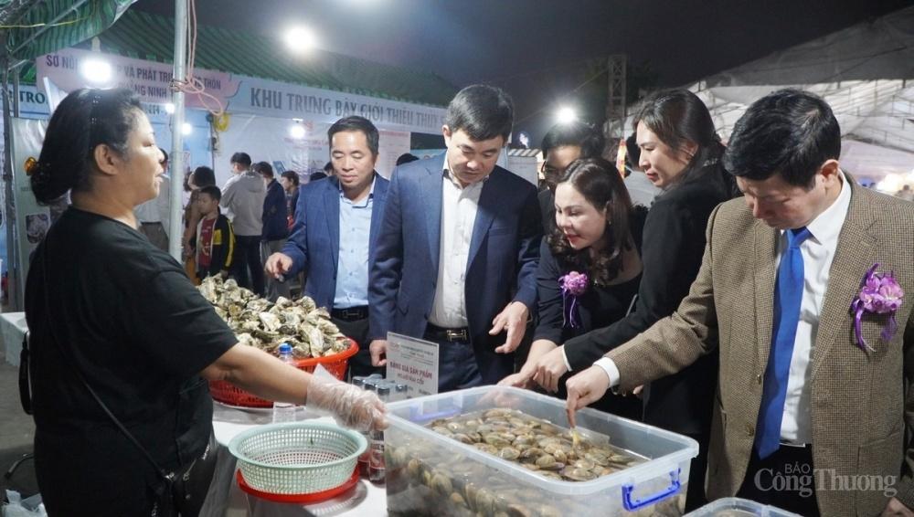 bên cạnh các sản phẩm OCOP Quảng Ninh, các địa phương trong tỉnh sẽ giới thiệu và quảng bá các sản phẩm hải sản đặc trưng, tiêu biểu của địa phương 0539-hoi-cho-ocop-quang-ninh-16