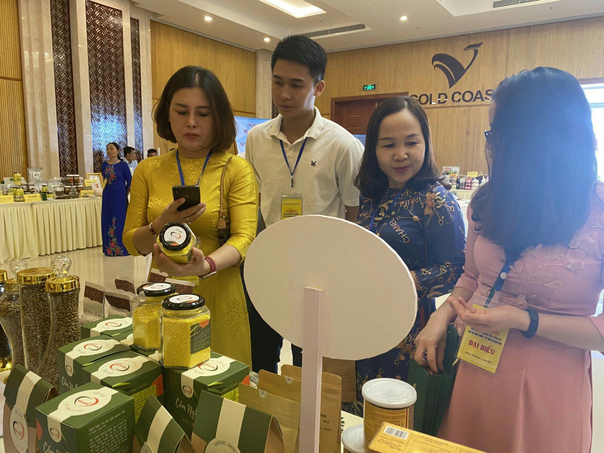 Sản phẩm của doanh nghiệp Đắk Lắk giới thiệu tại Hội nghị kết nối cung cầu hàng Việt Nam được tổ chức  ở Quảng Bình năm 2020.