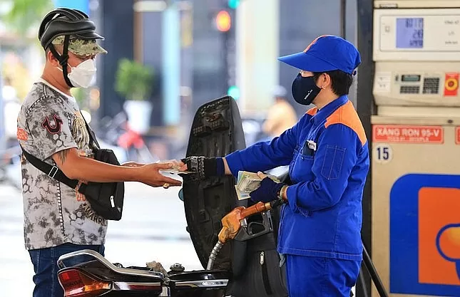 Giá xăng tăng nhẹ, giá dầu giảm Giá xăng tăng nhẹ, giá dầu giảm