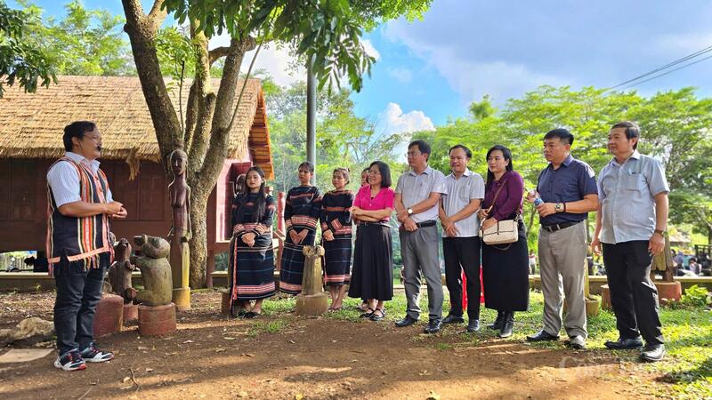 Du lịch cộng đồng tại làng Ốp (phường Pleiku, tỉnh Gia Lai). Ảnh: Hiền Mai