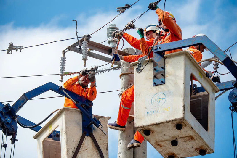 Toàn bộ lưới điện 110kV bị ảnh hưởng do bão số 13 đã được khôi phục và đóng điện trở lại