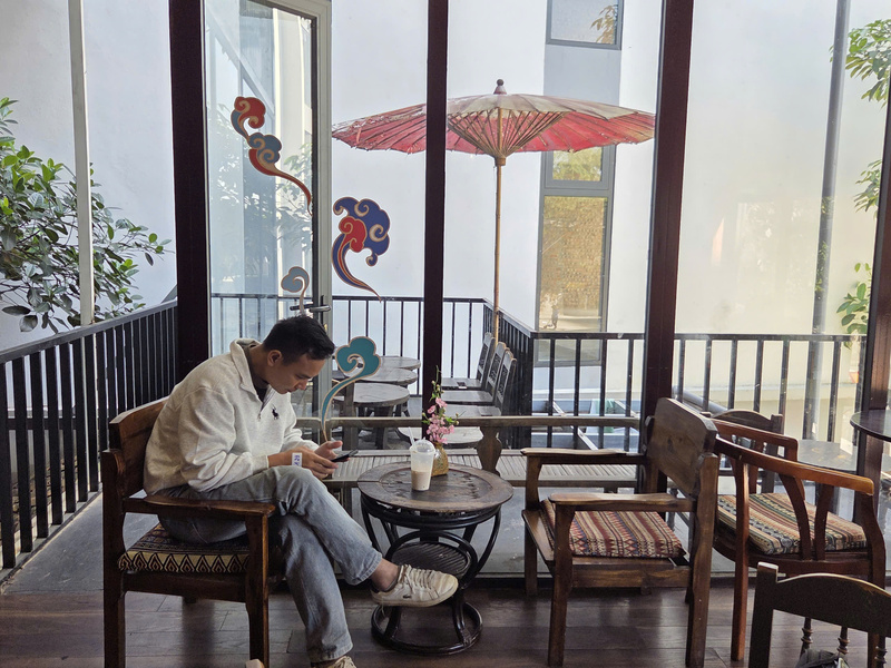 Quán cũng có những góc riêng cho người uống cà phê muốn có không gian yên tĩnh.