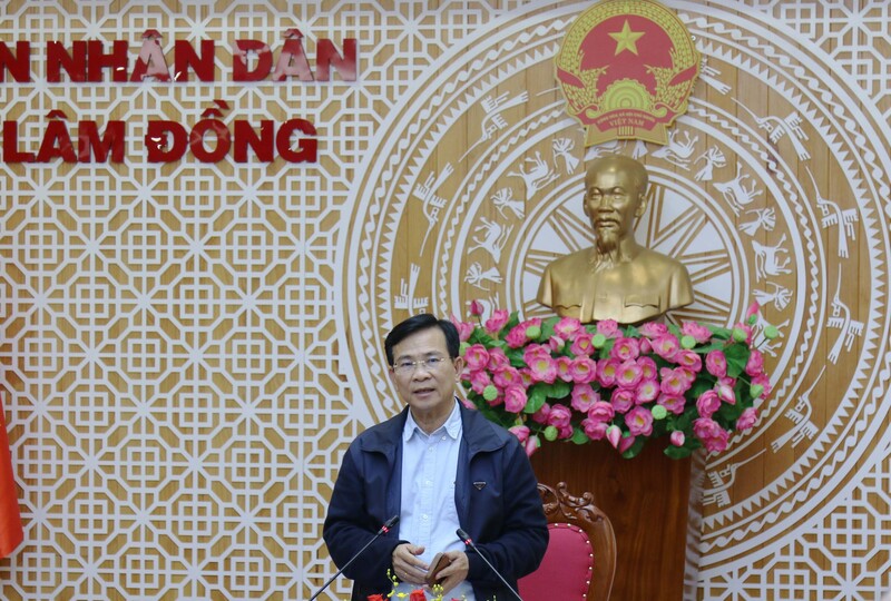Chủ tịch UBND tỉnh Lâm Đồng Hồ Văn Mười phát biểu chỉ đạo tại cuộc họp