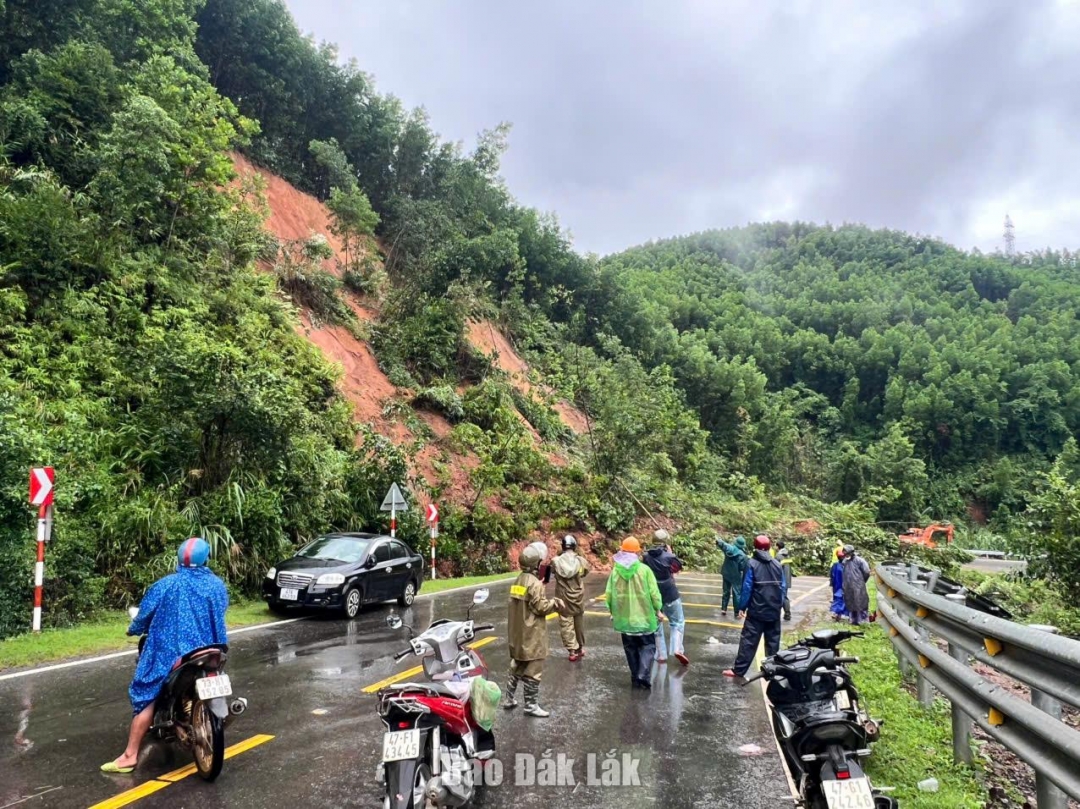 Vị trí sạt lở trên đèo Phượng Hoàng.