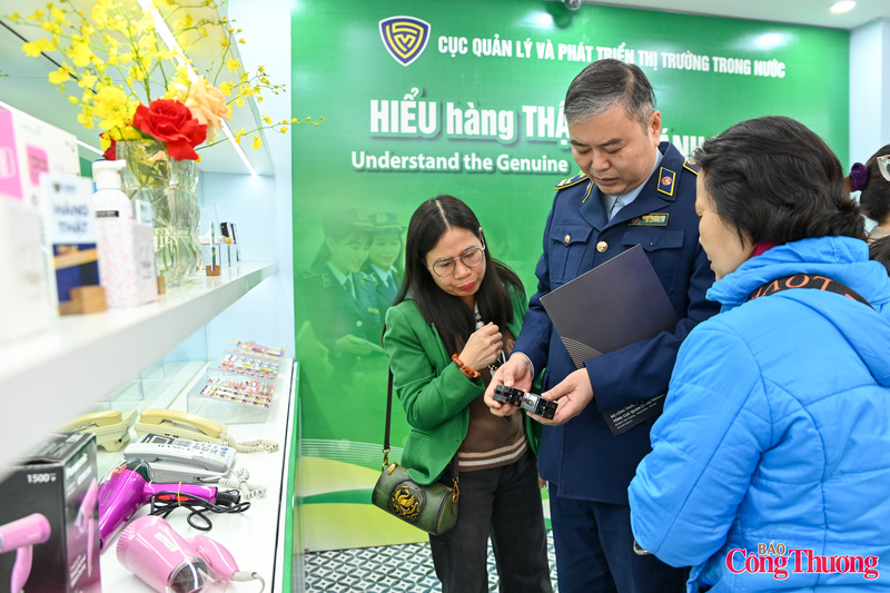 Trong kỳ tổ chức này, Ban tổ chức trưng bày trên 500 sản phẩm thật - giả, được lực lượng Quản lý thị trường thu thập trong quá trình kiểm tra, xử lý vi phạm cũng như các đại diện chủ thể quyền nhãn hiệu chính hãng phối hợp cung cấp.