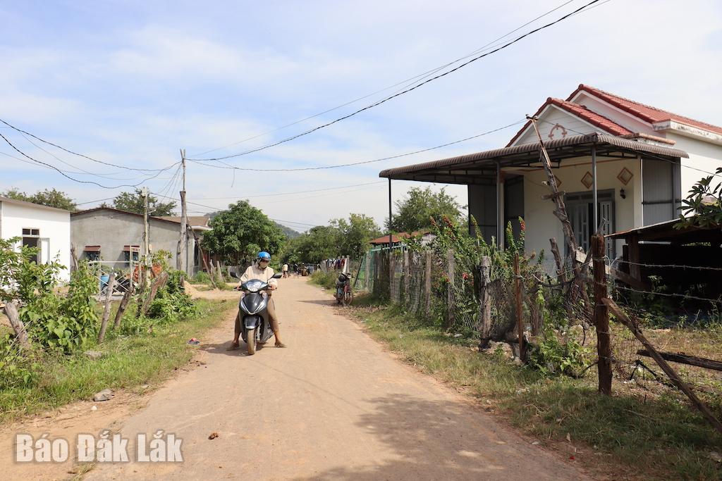 Buôn Ea Mar đang đổi thay, ngày càng có thêm nhiều ngôi nhà kiên cố.