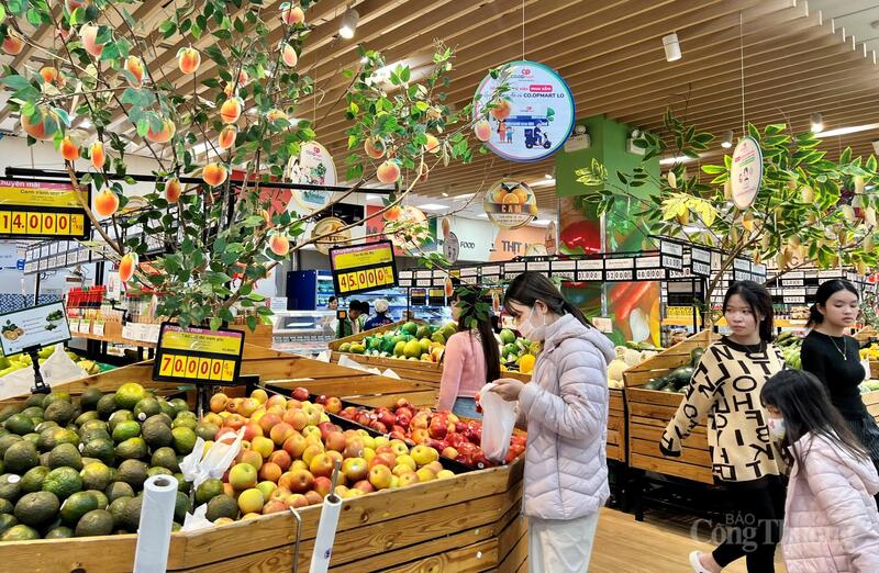 Thị trường nhanh chóng trở lại bình thường sau bão lũ. Ảnh: Hiền Mai.