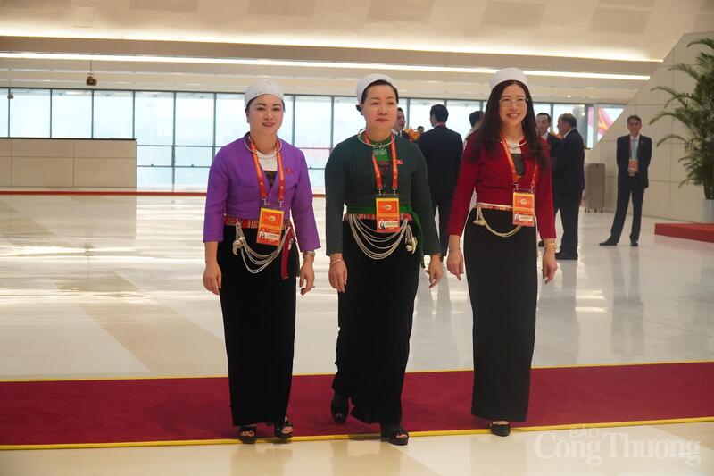 Các nữ đại biểu đoàn Phú Thọ tại Đại hội